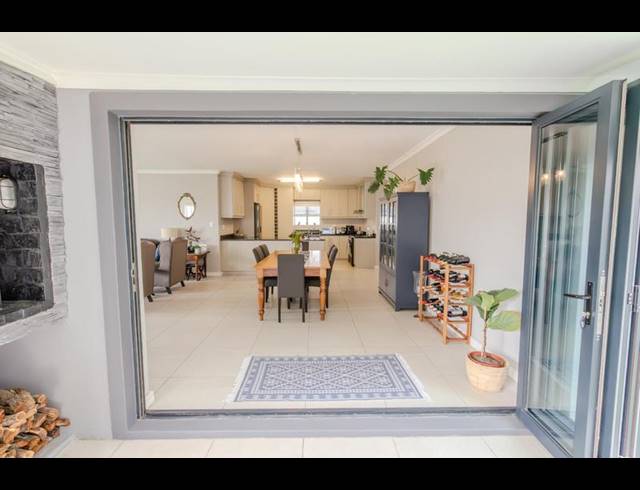 4 BEDROOM HOUSE FOR SALE IN CALYPSO BEACH